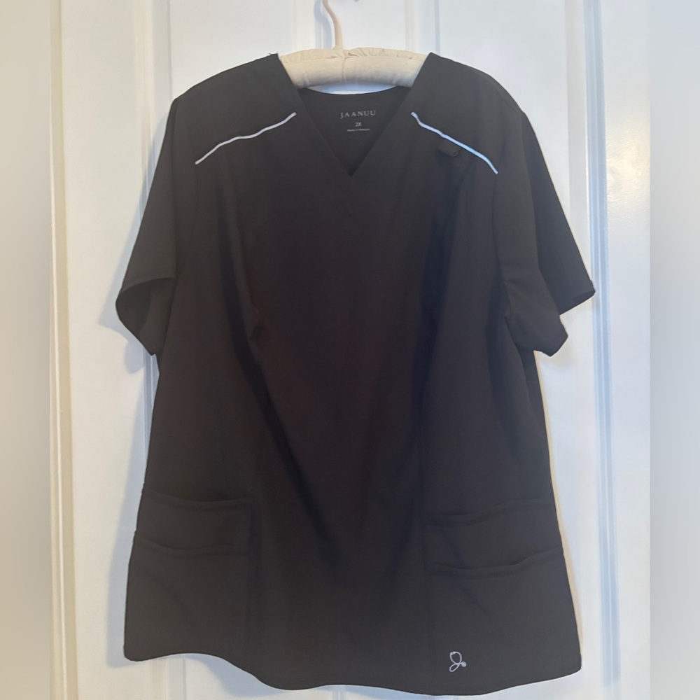 Jaanuu Black V-Neck Medical Scrub Top with Reflective Trim. Style#J96115C  Sz 2X